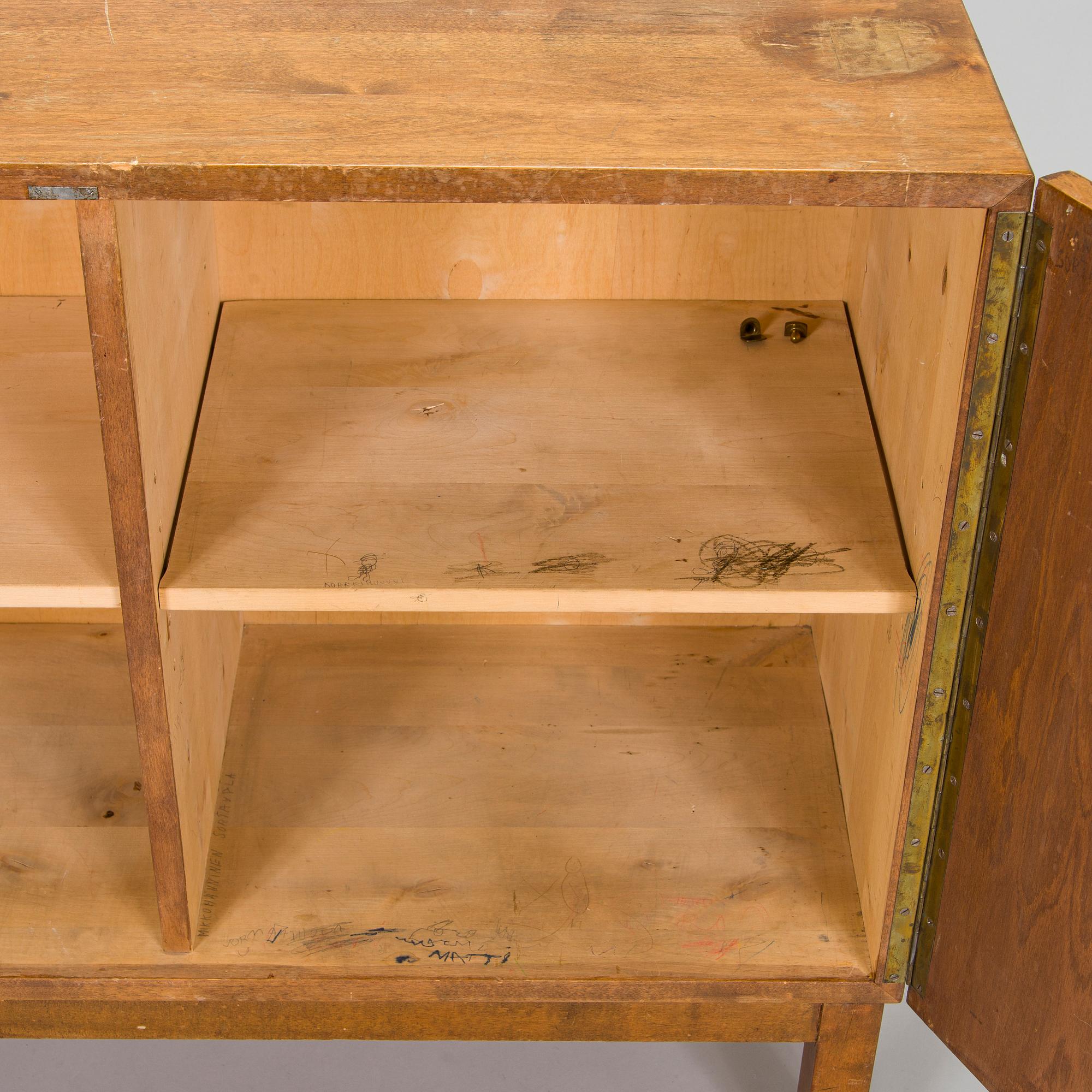 Alvar Aalto, skåp, modell 810 för O.Y Huonekalu- ja Rakennustyötehdas A.B, 1930-tal.