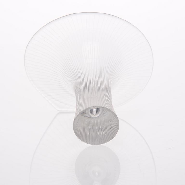 KONSTGLAS, 2 st, sign. Tapio Wirkkala 3122 respektive Iittala -55.