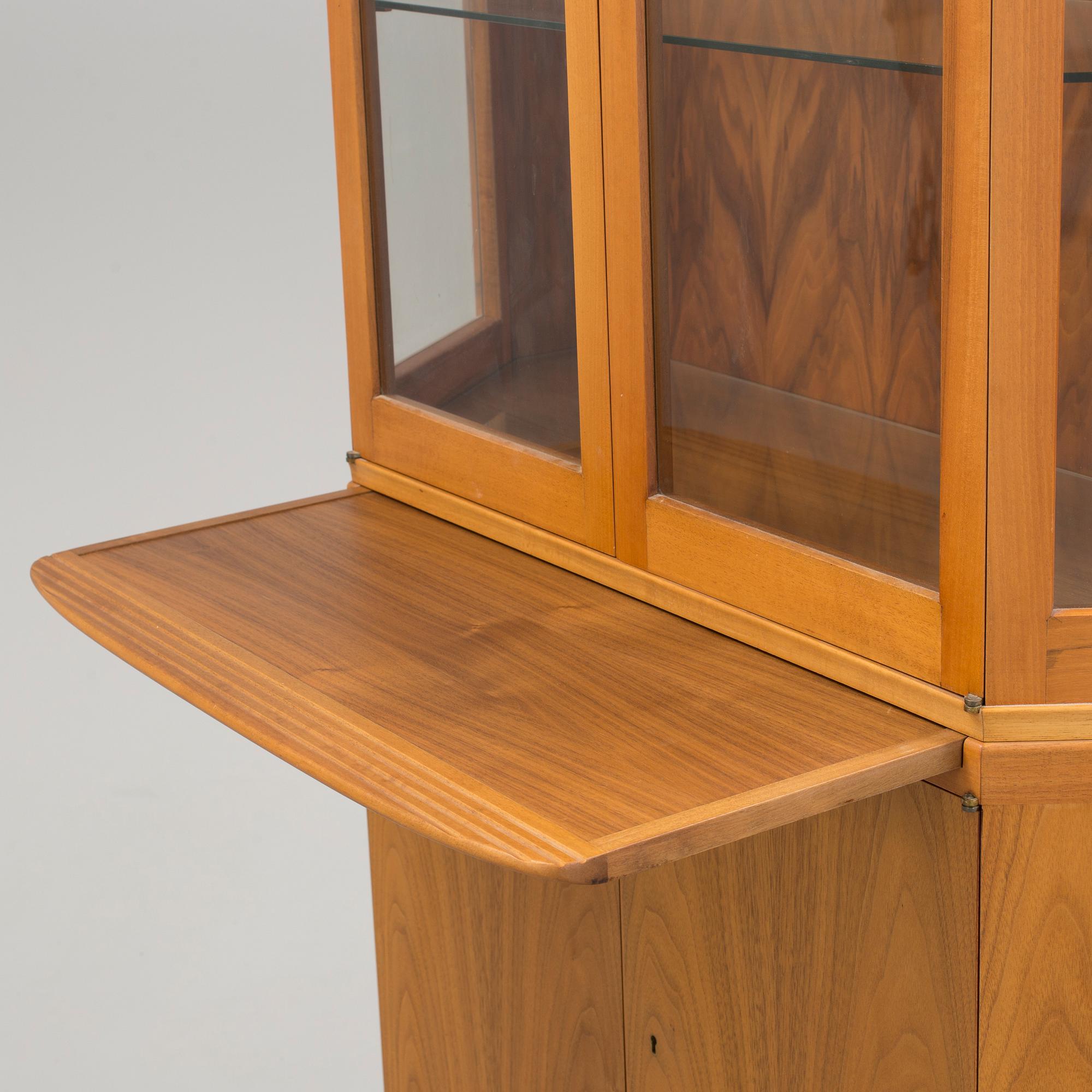 CARL MALMSTEN, Vitrinskåp. "Undantaget".