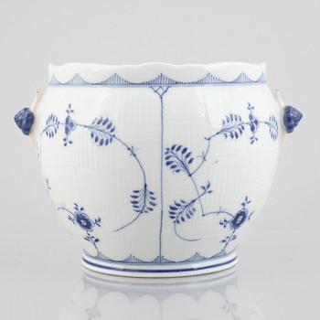 A 'Blue Fluted Plain' / 'Musselmalet riflet' porcelain flower pot, Royal Copenhagen, model 125, 1898-1923.