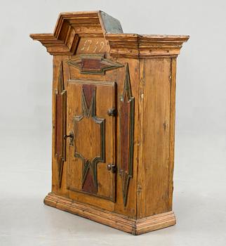 VÄGGSKÅP, allmoge, 1700-tal.