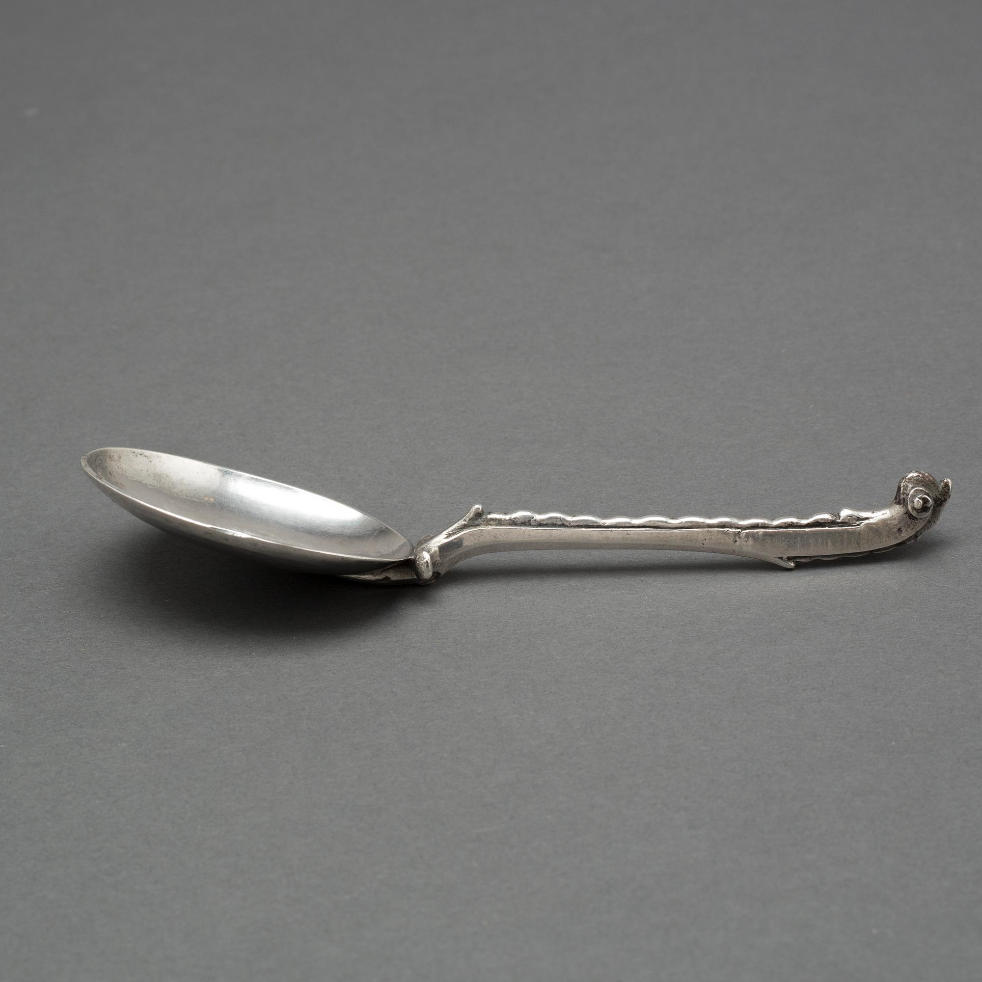 SKED med volutformad knopp, av Henrik Möller, Stockholm (verksam 1645-1690).