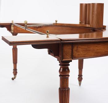 A Regency mahogny hunt table in the manner of Gillows, first part of 19th century.