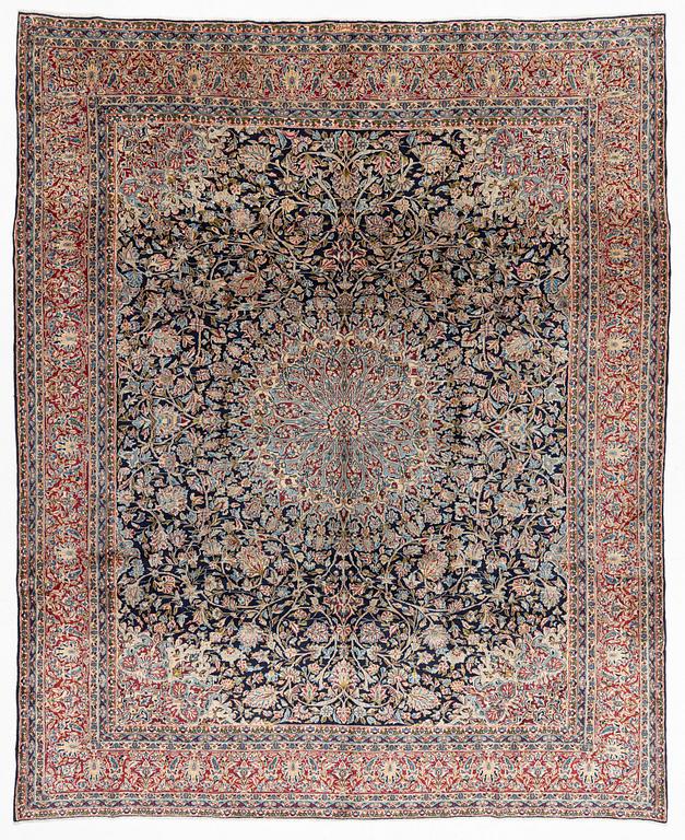 Matta, Kirman, signerad  Rasid Farrokhi ca 365 x 297 cm.