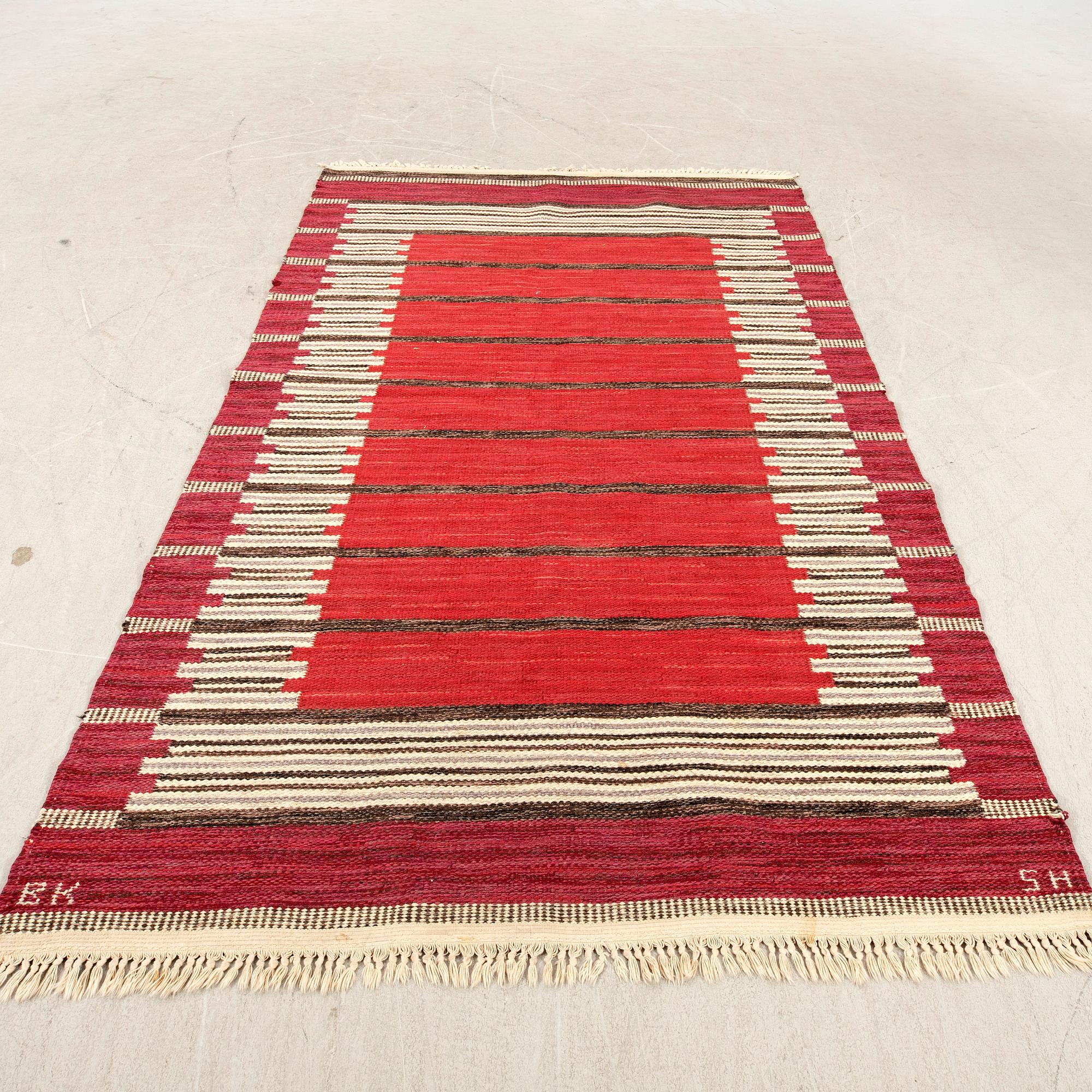 Berit Koenig, a signed flat weave carpet, Svensk Hemslöjd, ca. 210x130 cm.