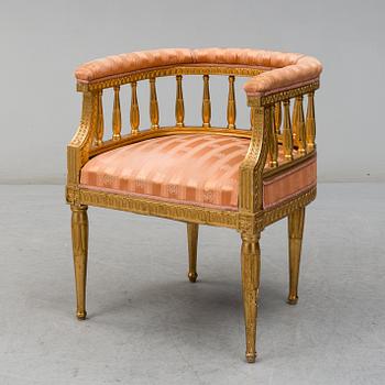 An early 20th century arm chair.