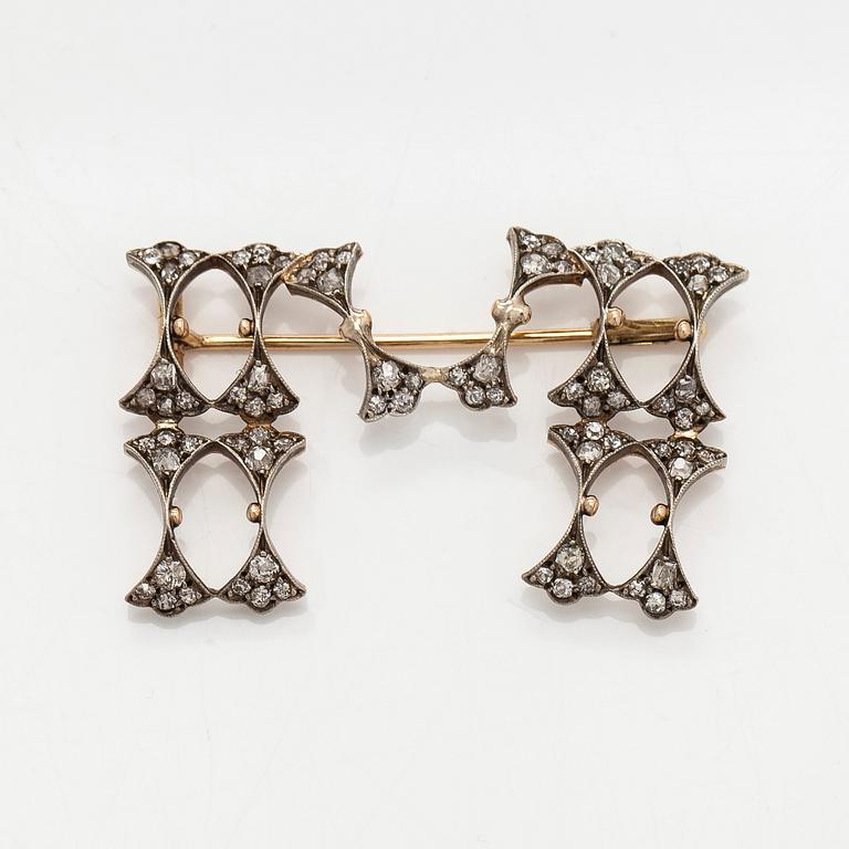 Brooch, 14K gold, silver, old cut diamonds.