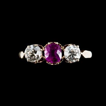 97. A RING, 2 old cut diamonds tot. c. 1.20 ct, ruby 5,5 mm.