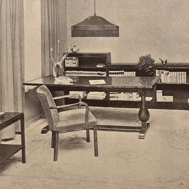 Axel Larsson, biblioteksbord, Swedish Grace, modell "802/5", Svenska Möbelfabrikerna, Bodafors, 1930-tal.