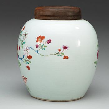 A famille rose jar, Qing dynasty, Qianlong (1736-95).