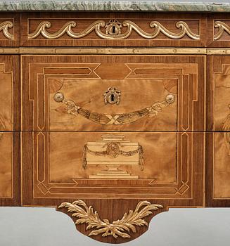 BYRÅ, av Niclas Korp (mästare i Stockholm 1763-1800), ej signerad, gustaviansk, 1700-talets slut.