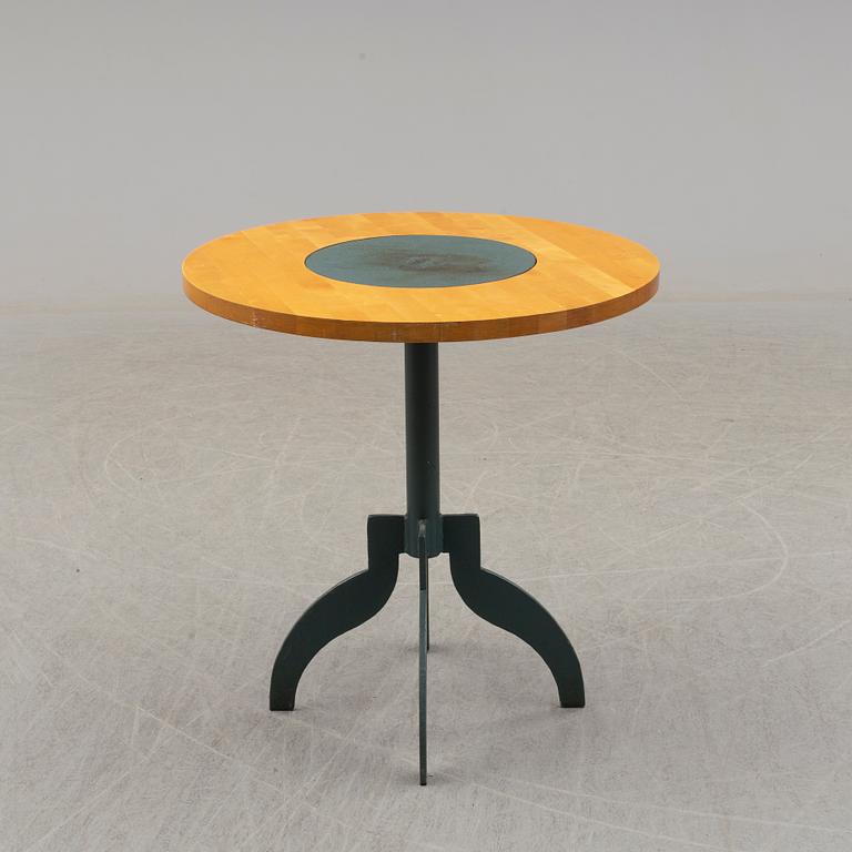 A round "triptyk II" table by Jonas Bohlin for Källemo.