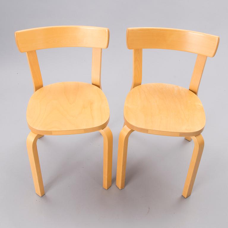 ALVAR AALTO, PÖYTÄ ja TUOLEJA, 4 kpl, malli 69, Artek, 1900-luvun viimeinen neljännes.