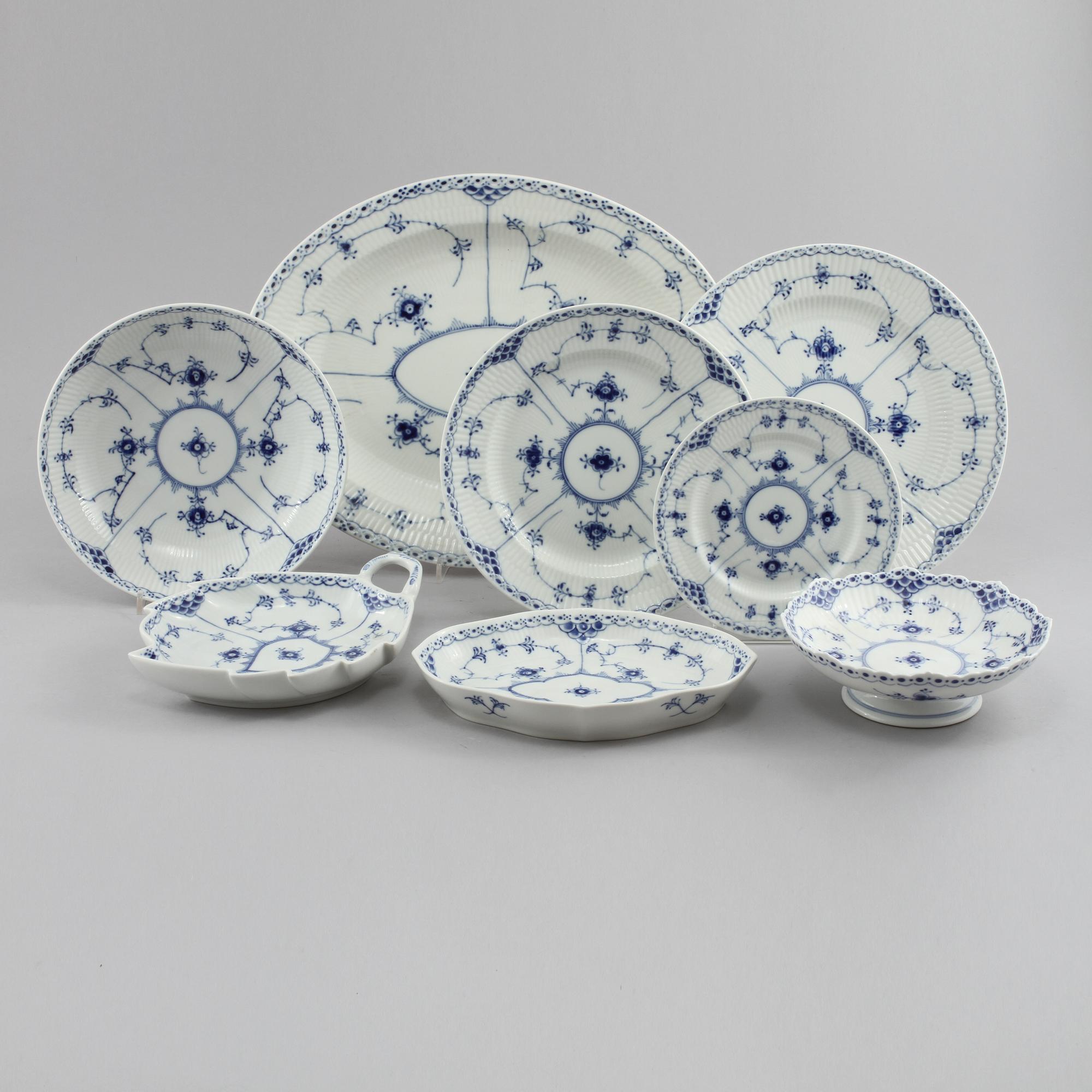 SERVISDELAR, 29 delar, porslin, "Musselmalet", Royal Copenhagen, Danmark, 1900-talets andra hälft.