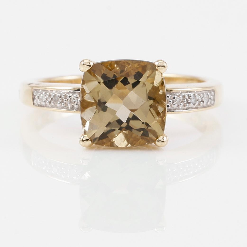 RING, 14K guld, mindre diamanter och kvarts.