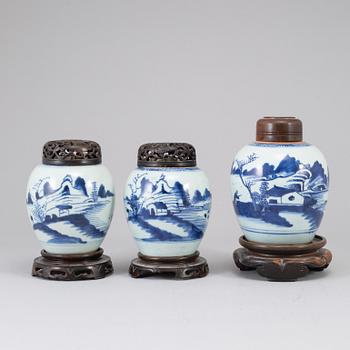 A set of three blue and white tea caddies, Qing dynasty, 19th Century.