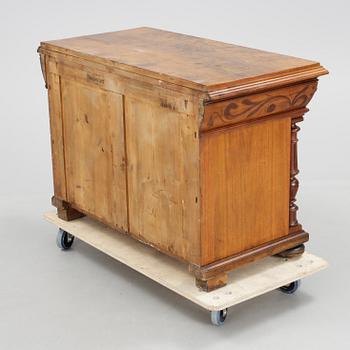 BYRÅ, nyrenässans, 1800-talets slut.