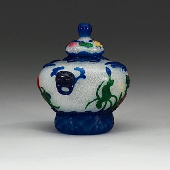 A Chinese Peking glass jar with cover.