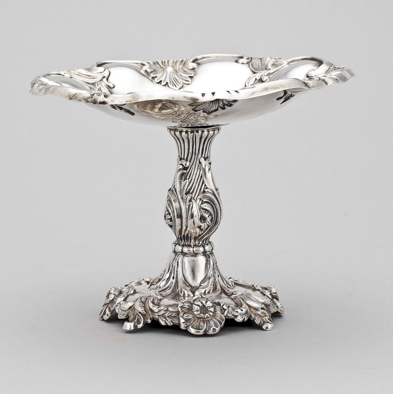 UPPSATSSKÅL, silver, Gustaf Theodor Folcker. Stockholm 1854. 368 gr.