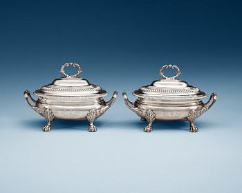 899. A pair of English 19th century silver sauce tureens, makers mark of Thomas Robins, London 1813-1814.