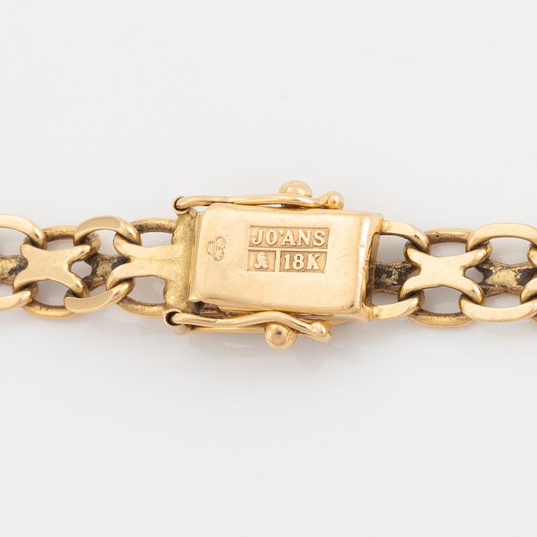 18K gold bracelet.