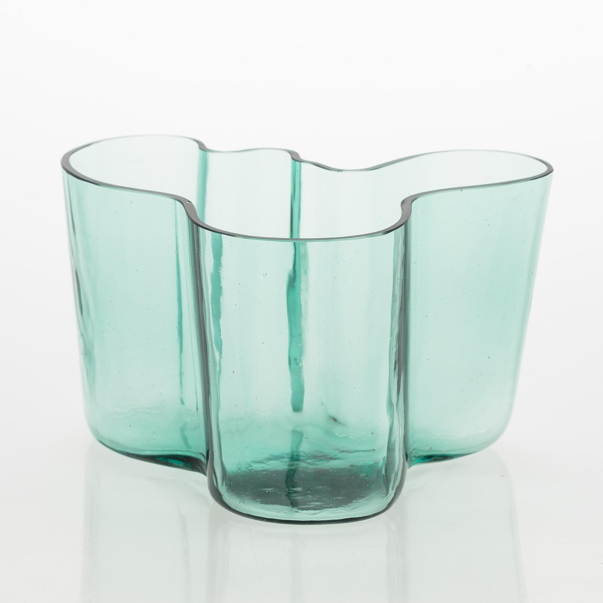 Alvar Aalto, A '9750' vase Karhula Glassworks in production 1937-1949.