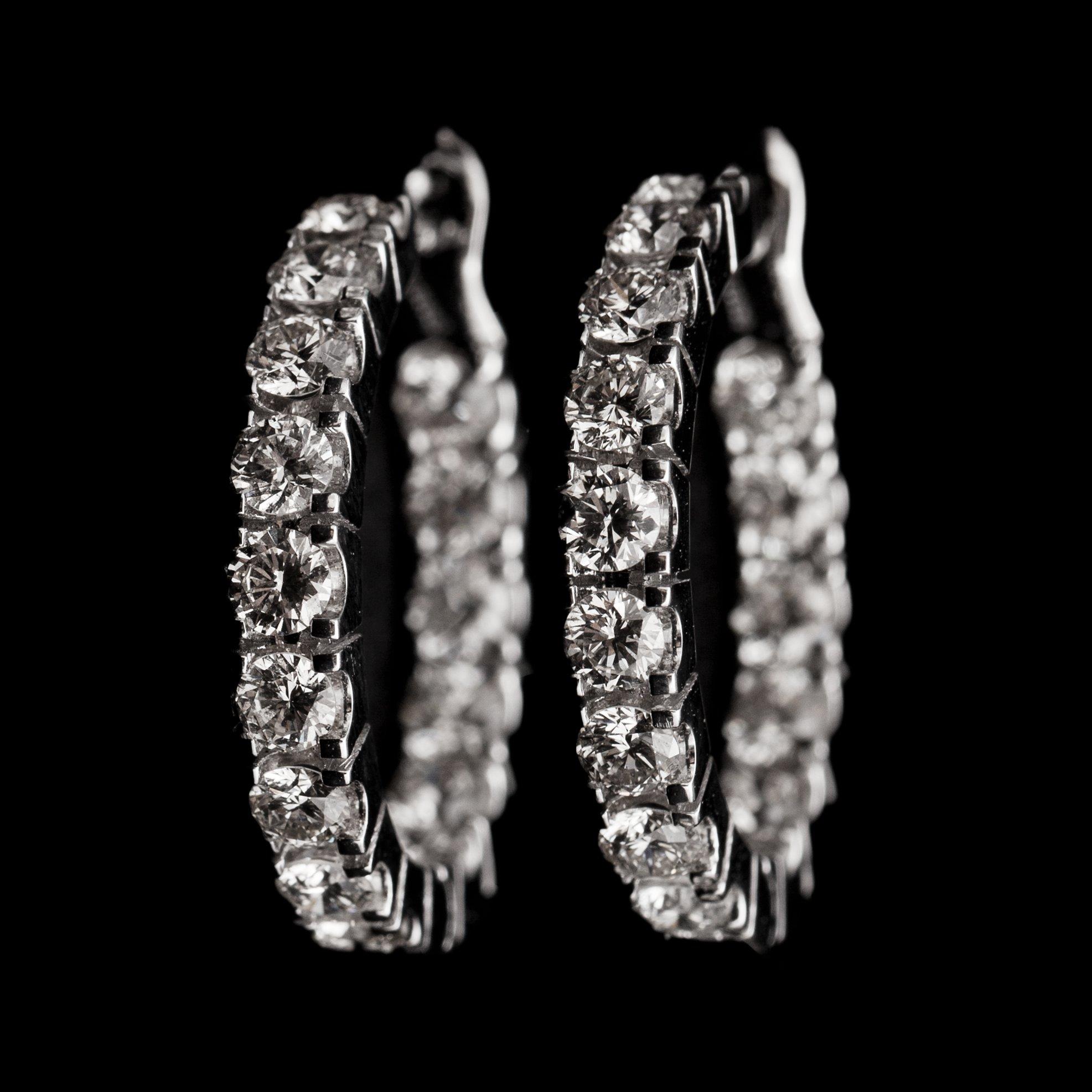 ÖRHÄNGEN, briljantslipade diamanter, tot. 2.23 ct.