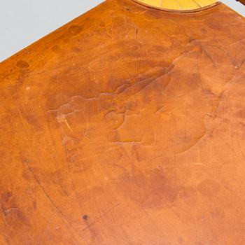 ALVAR AALTO, pallar, ett par, modell X602, Artek 1900-talets mitt.