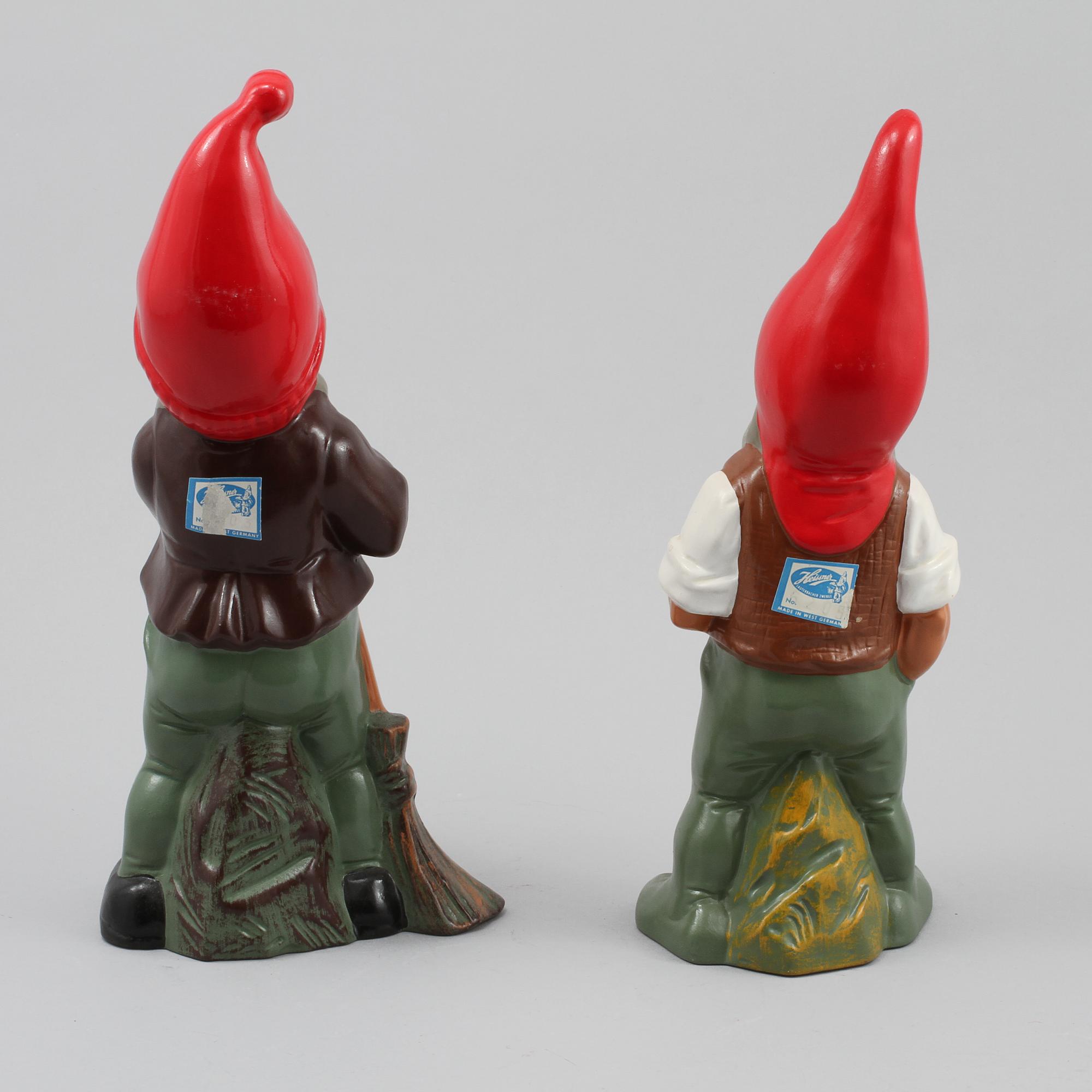 FIGURINER, 2 st, lergods, Heissner, Västtyskland, 1900-talets andra hälft.
