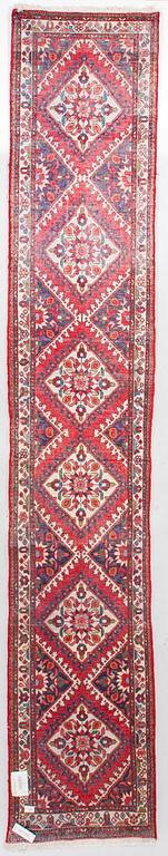 A runner, Rudbar, approx. 383 x 66 cm.