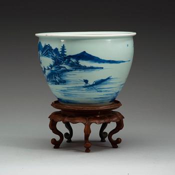 A blue and white pot, Qing dynasty, 18th century.