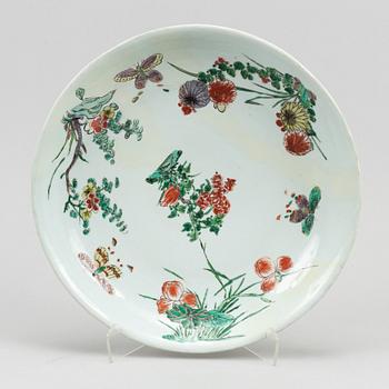 Serveringsfat, porslin. Qingdynastin, Kangxi (1662-1722).