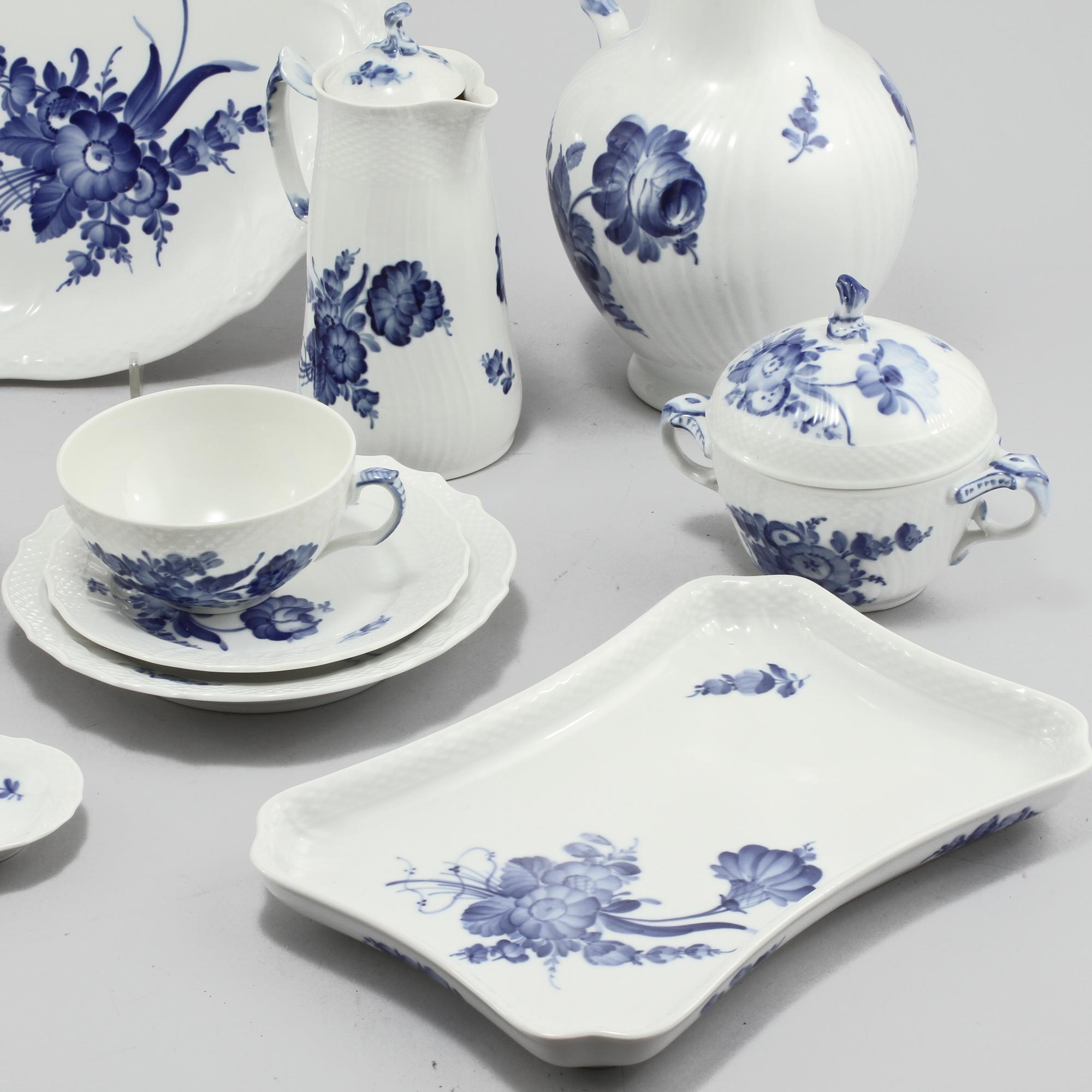 KAFFESERVIS, 60 delar, porslin, "Blå Blomst", Royal Copenhagen, 1900-talets andra hälft.