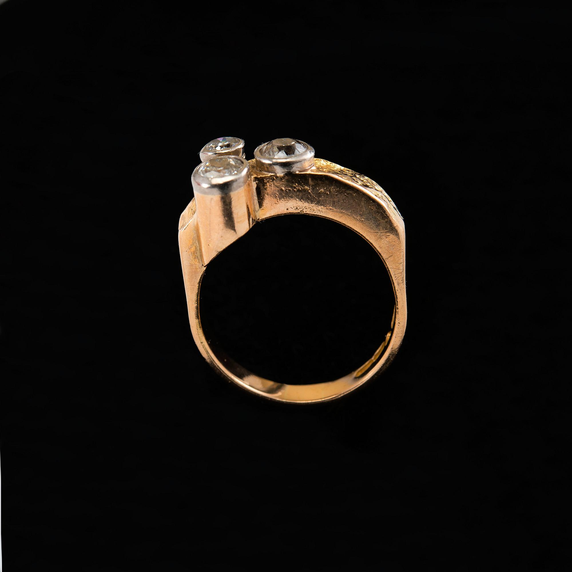 SORMUS, Björn Weckström. Vanhahiontaisia timantteja n. 0.85 ct, Kruunu-Koru Oy Helsinki 1965. Paino 7,8 g.