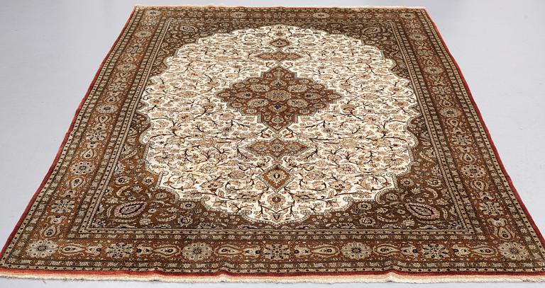 MATTO, semi-antique silk Qum, ca 269,5 x 179,5-182 cm  (as well as 1 and 2 cm flat weave at the ends).