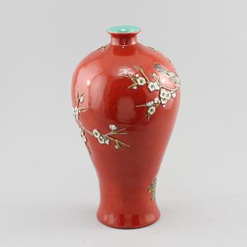 VAS, porslin, Kina, 1900-talets andra hälft.