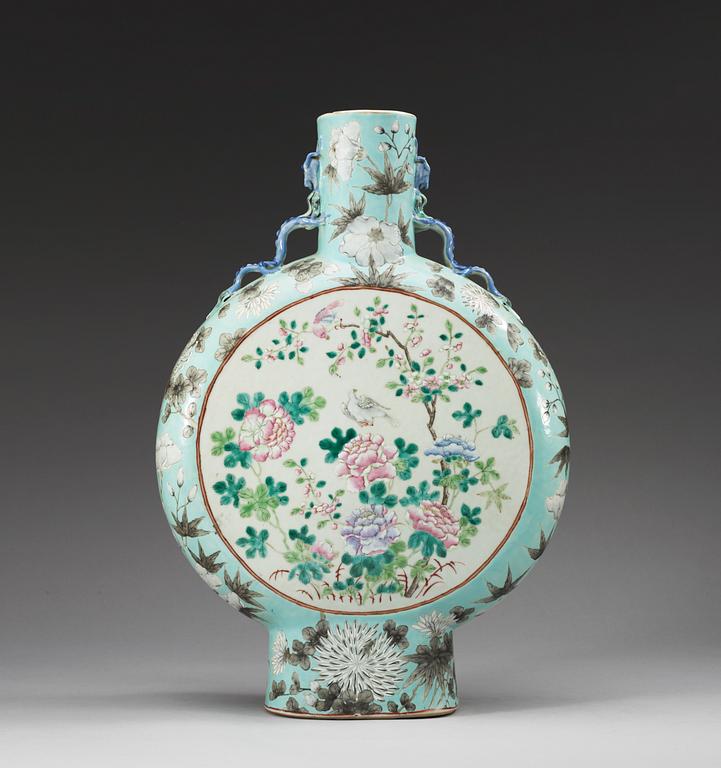 A large famille rose moon flask, Qing dynasty, ca 1900.