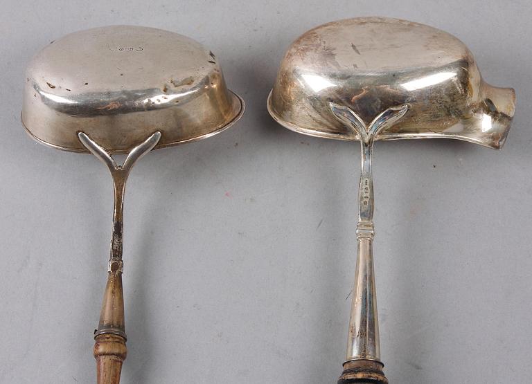 SOPPSLEVAR 2st, silver och trä. Bl a 1914.