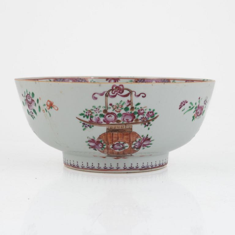 A Chinese porcelain bowl, Qing dynasty, Qianlong (1736-95).