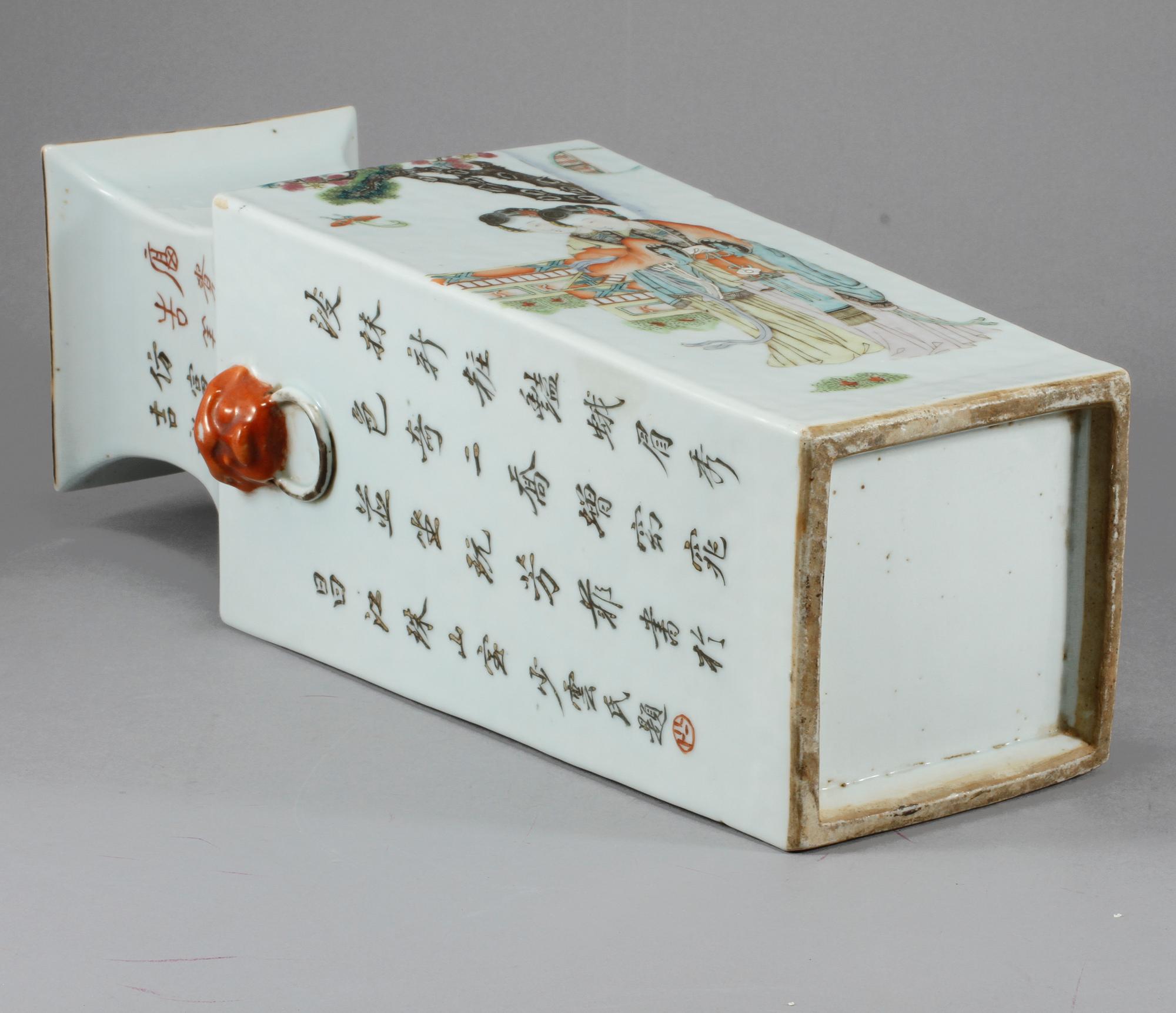 VAS, porslin, Kina, omkring 1900.