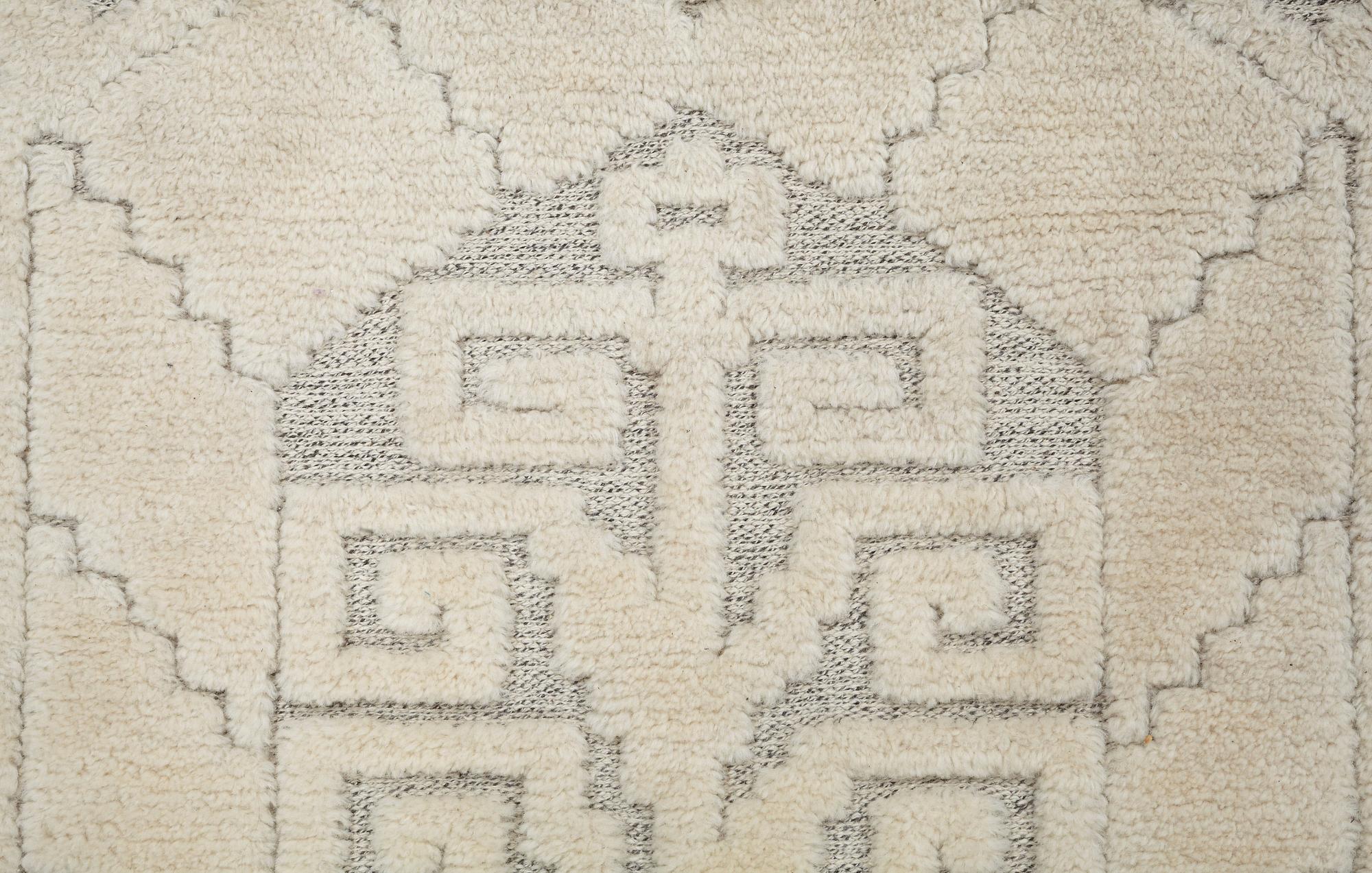 Märta Måås-Fjetterström, A CARPET, "Vita spetsporten", knotted pile in relief, ca 242,5 x 168,5 cm, signed AB MMF.