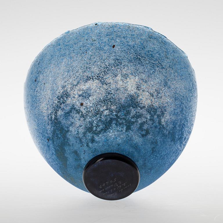 KONSTGLAS, 3 st, Kosta Boda samt Orrefors, 1900-senare hälft.