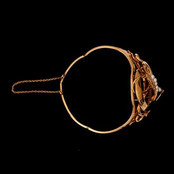 ARMRING, 18k guld, Gustaf Möllenborg, Stockholm, 1857 el 1861. Vikt 27,6g.