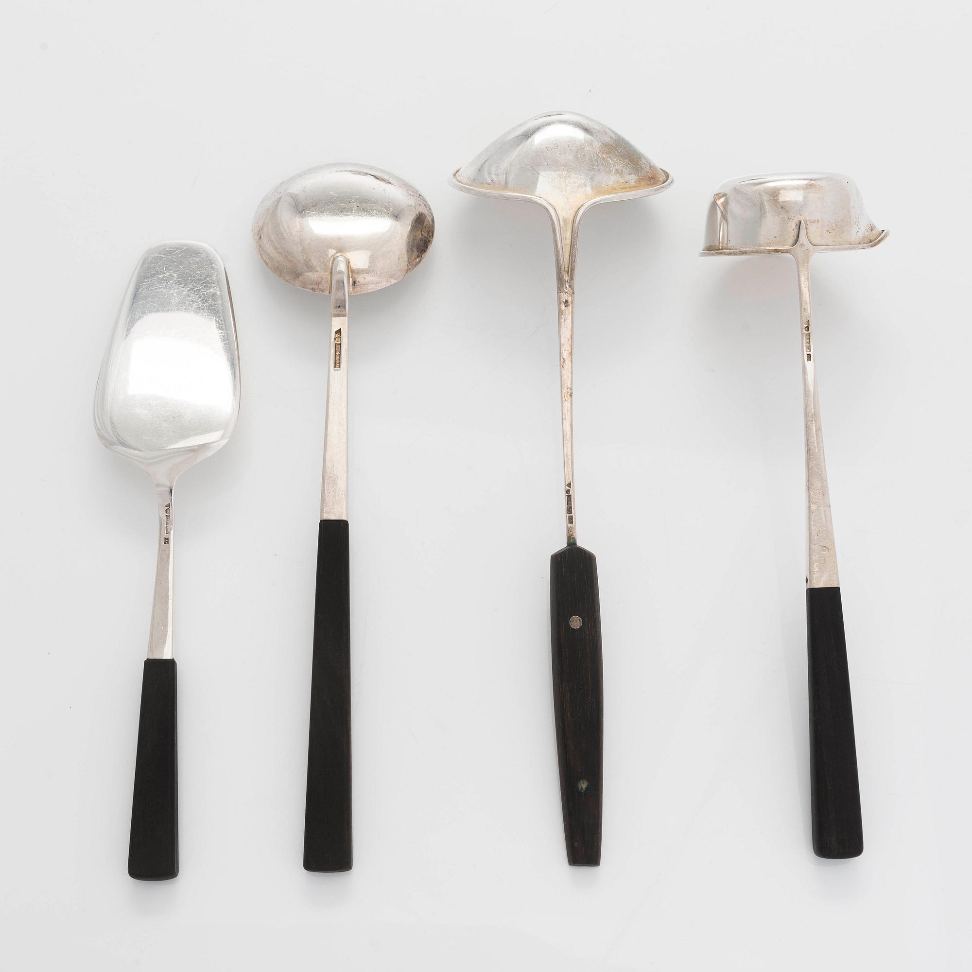 Tillander, Tarjoiluvälineitä, 9 kpl, hopeaa, joista viisi leimattu Matti Honkanen, Helsinki 1955-1962.