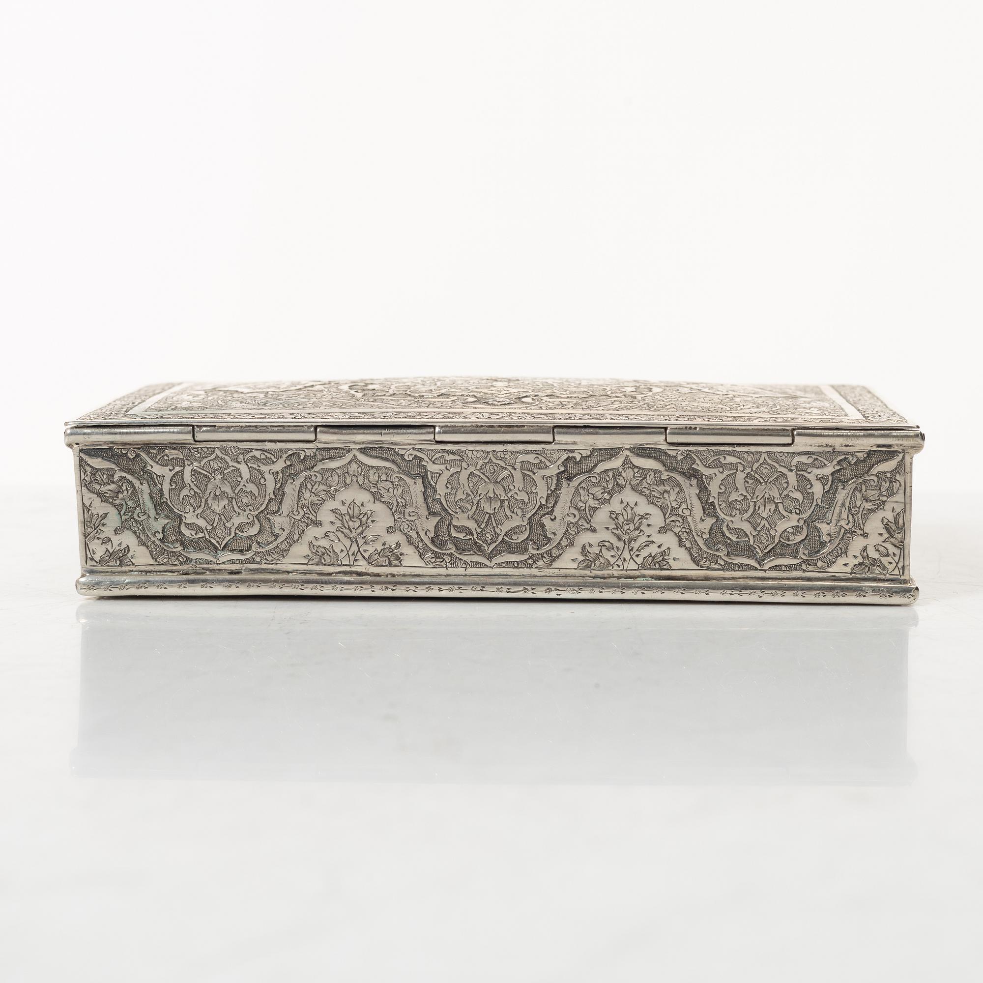 A Persian silver cigarett box, first half of the 20th century. Total weight 266 grams.