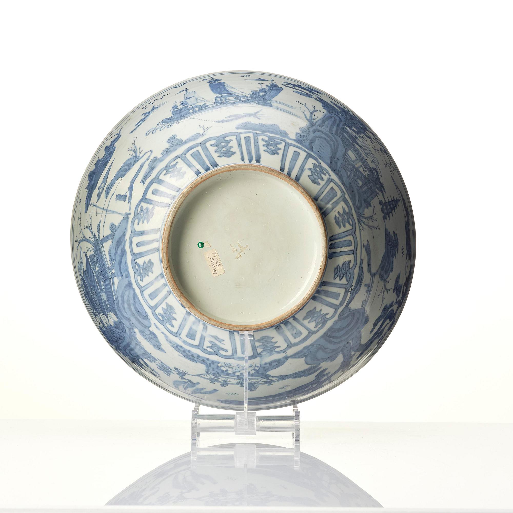 A large blue and white bowl, Ming dynasty (1368-1644).