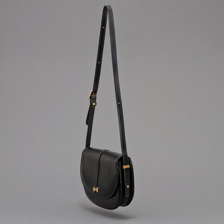 HANDVÄSKOR, 2 st, Bally samt Etienne Aigner, 1900-talets sista kvartal.