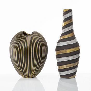 Upsala Ekeby, Ingrid Atterberg, vas, "Spiral" och Hjördis Oldfors, vas, "Kokos", lergods, Upsala-Ekeby.