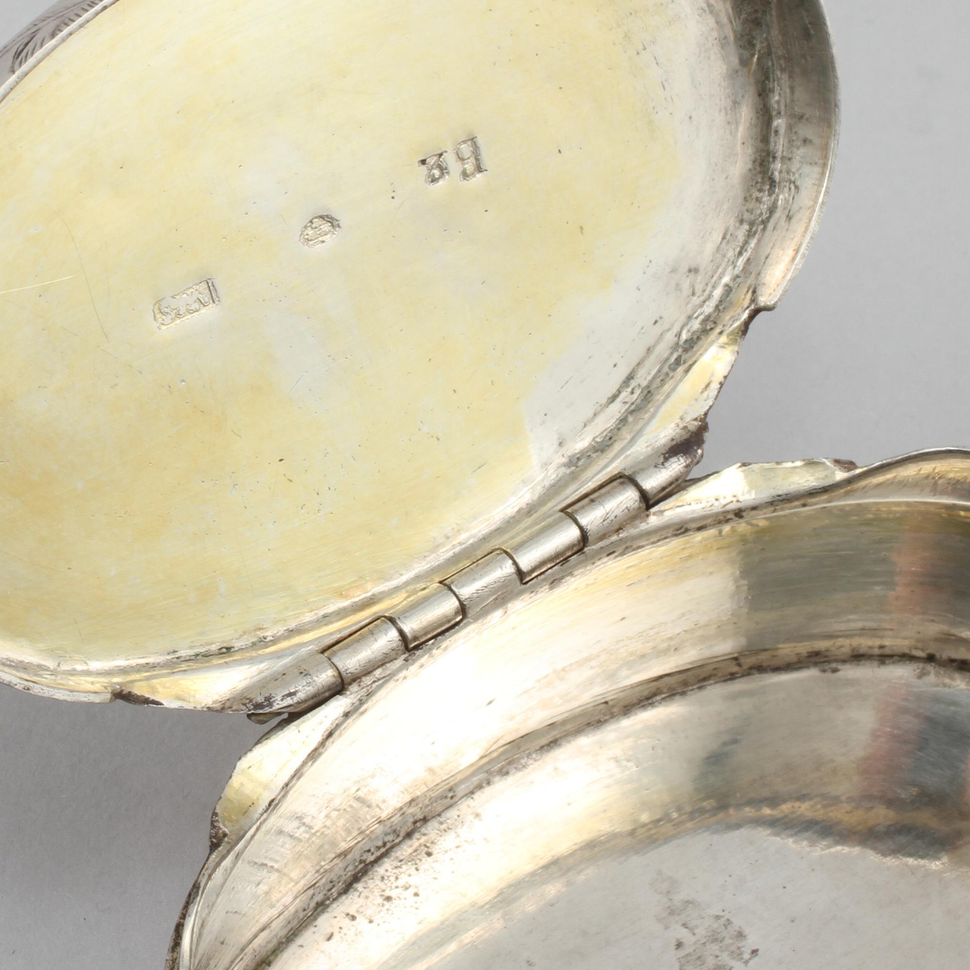 DOSOR, 2 st, silver, Sverige, 1784 respektive 1830, vikt 115 gram.