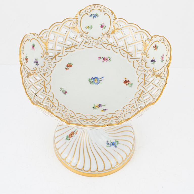 A porcelain cookie platter, Meissen, Germany, around 1900.